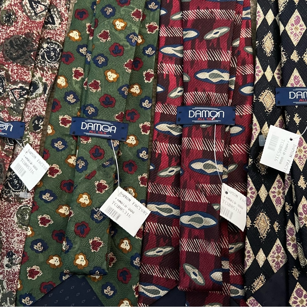 6- NWT Vintage Retro 90’s Y2K Patterned Silk Damon Neck Ties - Picture 7 of 8